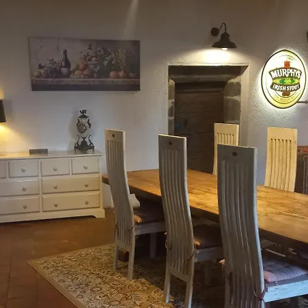 Guidon Fourchette Et Table D'hotes 3* Saint-Bonnet-de-Salers