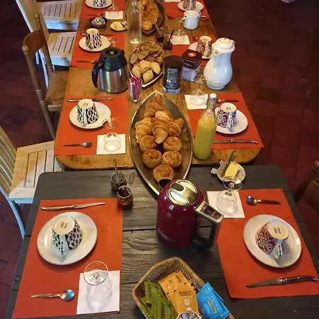 Guidon Fourchette Et Table D'hotes Bed & Breakfast Saint-Bonnet-de-Salers